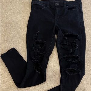 RIPPED AND DISTRESSED SUPER HIGH RISE BLACK AE JEANS